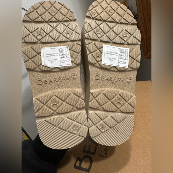 Bearpaw Tan slippers size 5 NEW - Picture 2 of 6